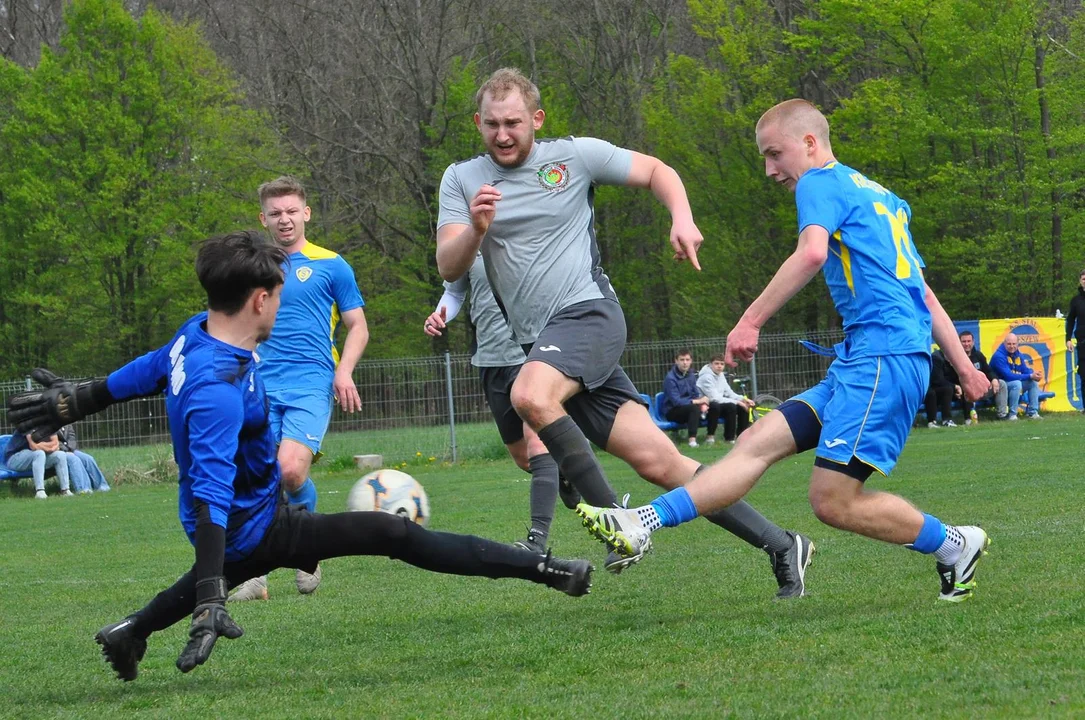 W dziesięciu lepiej niż w jedenastu. Wygrana Stali w Łąkocinach [ZDJĘCIA]