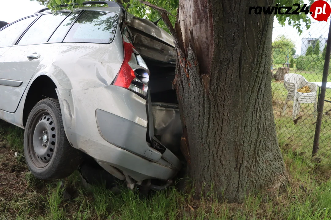 Autem uderzyła w drzewo w Rogożewie