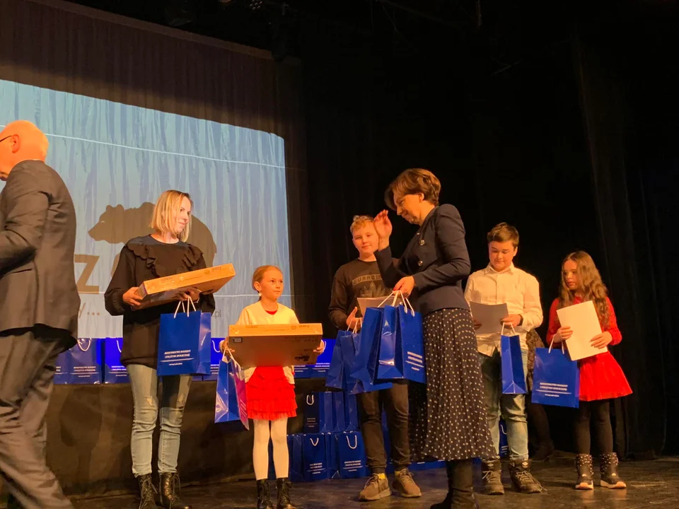 Uroczyste wręczenie laptopów dla dzieci z gminy Rawicz