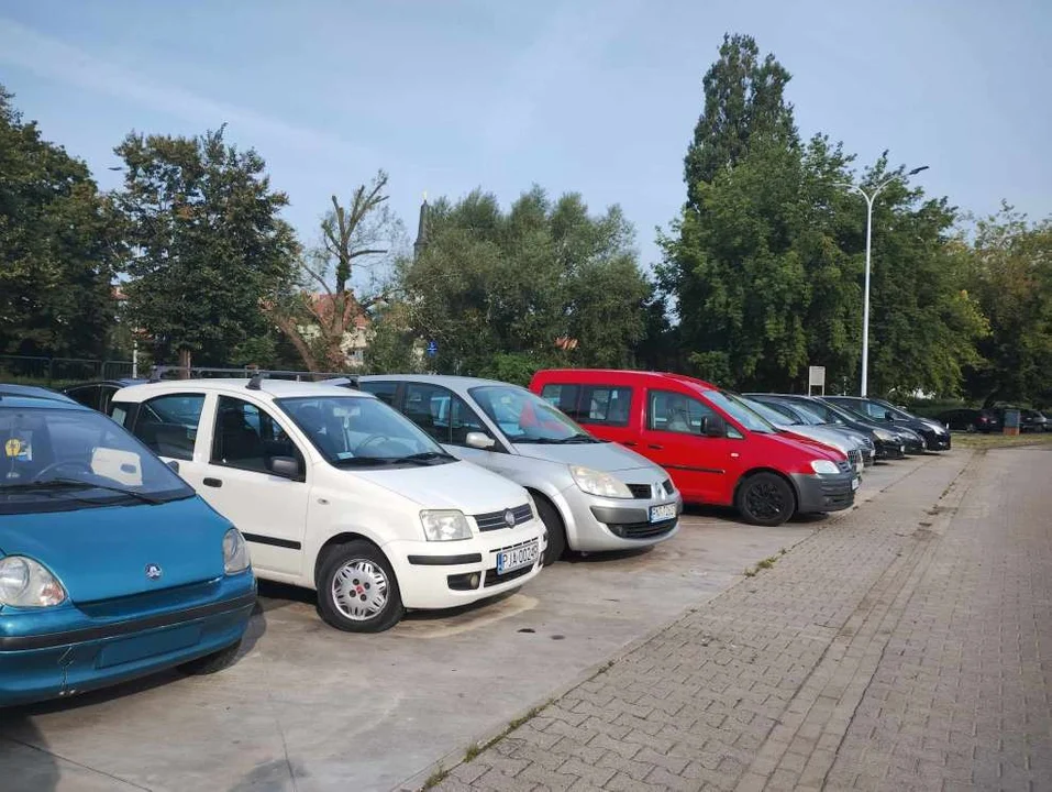 Parking przy ulicy św. Ducha w Jarocinie