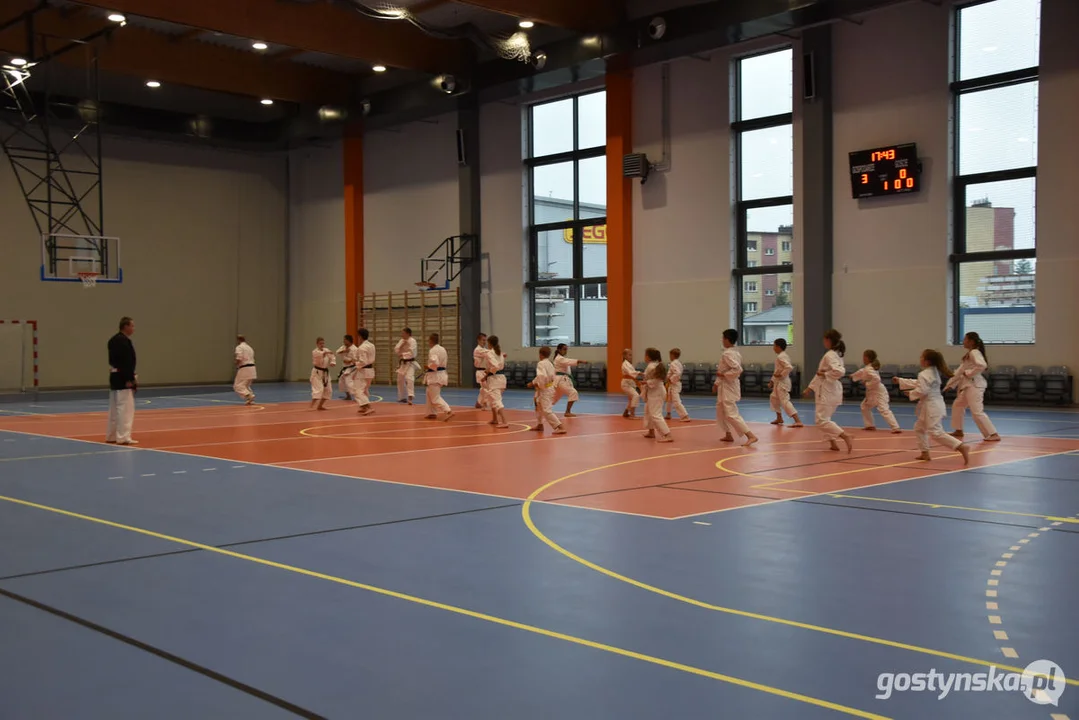 Trening Klubu TKKF Tęcza w nowej hali sportowej w Gostyniu