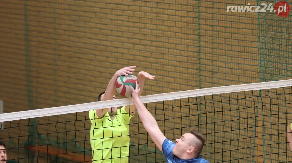 Turniej siatkówki w hali SP4 w Rawiczu