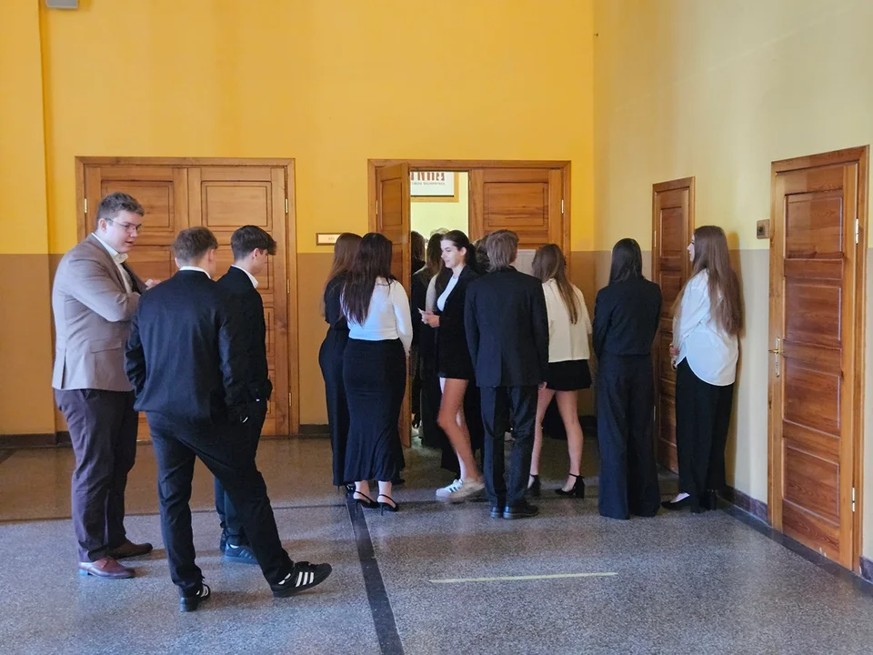 Zaczęła się matura 2026. Uczniowie mierzą się z językiem polskim [ZDJĘCIA]