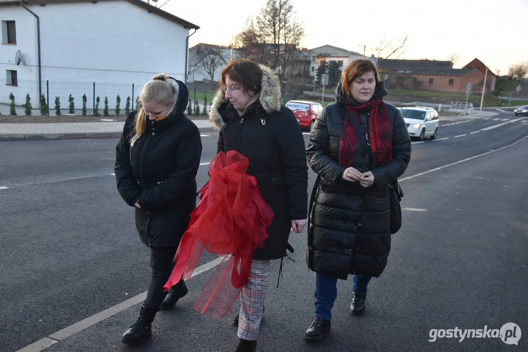 Otwarcie nowej drogi w Gostyniu - spacer samorządowców i mieszkańców