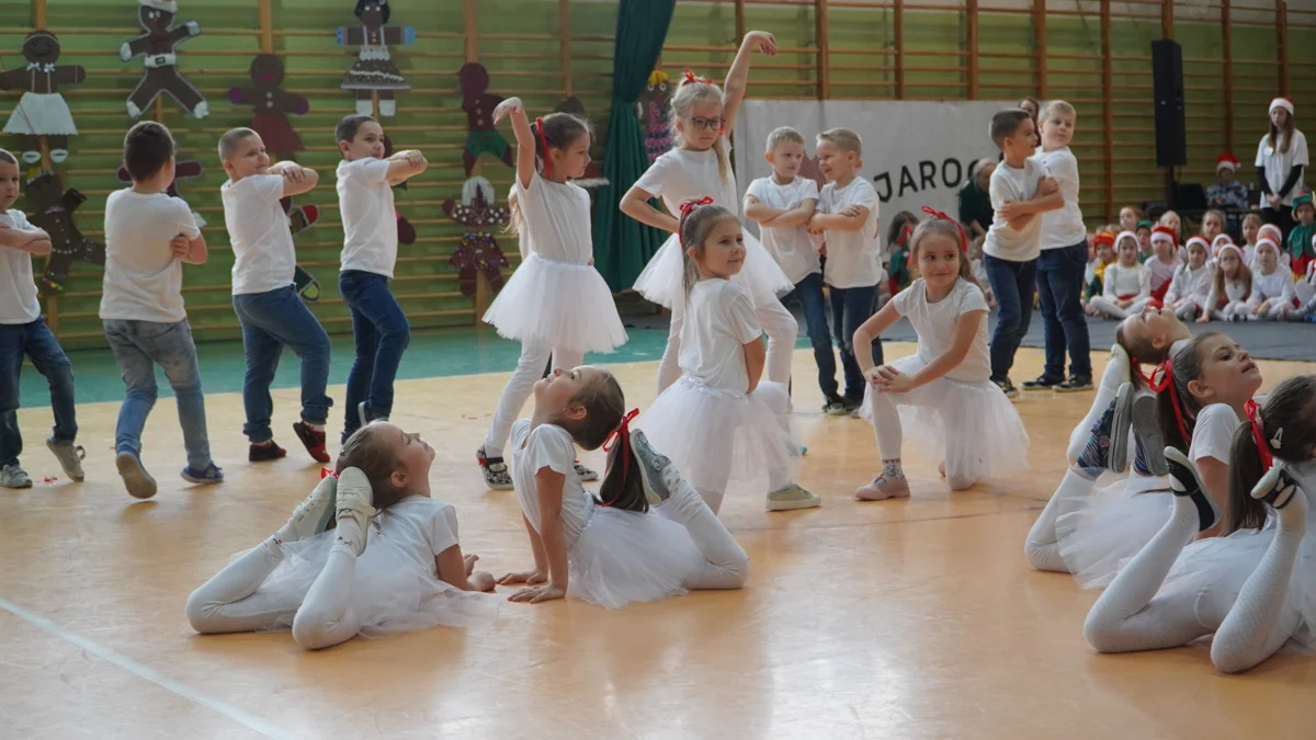 Mikołajkowy Przegląd Zespołów Tanecznych w Cielczy