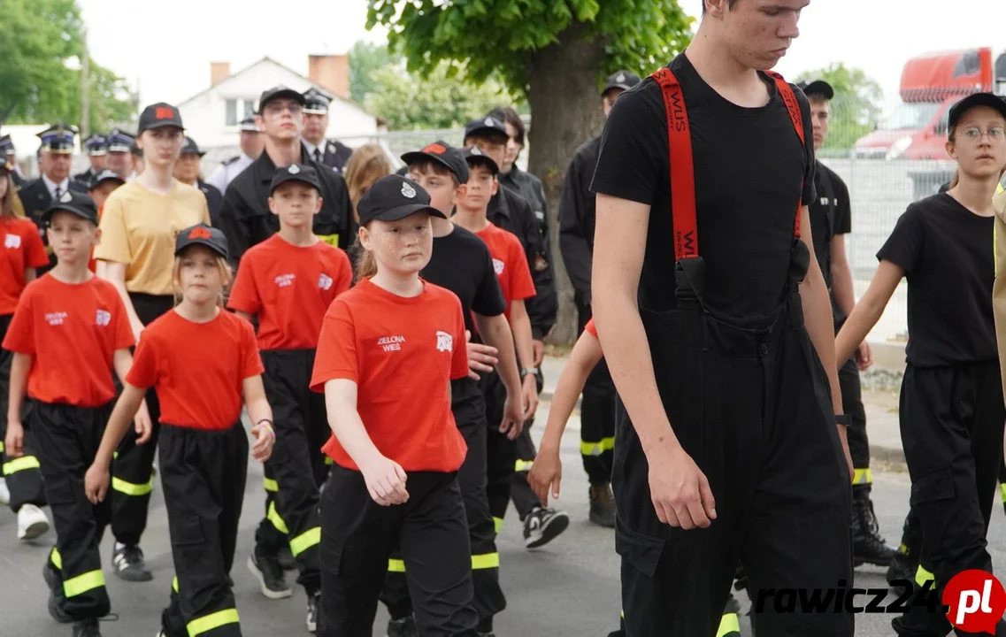 W Zielonej Wsi świętowali strażacy z gminy Rawicz [ZDJĘCIA] - Zdjęcie główne