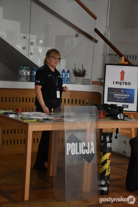 Bezpieczne wakacje z biblioteką - spotkanie w bibliotece w Gostyniu