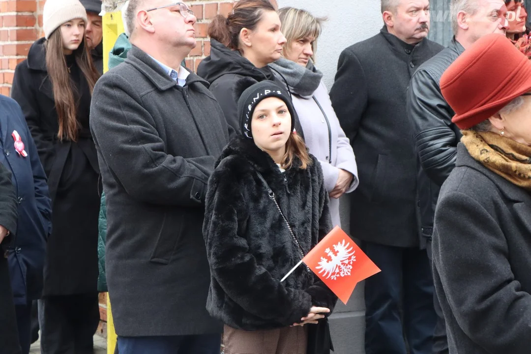 Miejska Górka. Odsłonięcie tablicy pamiątkowej na budynku WTZ