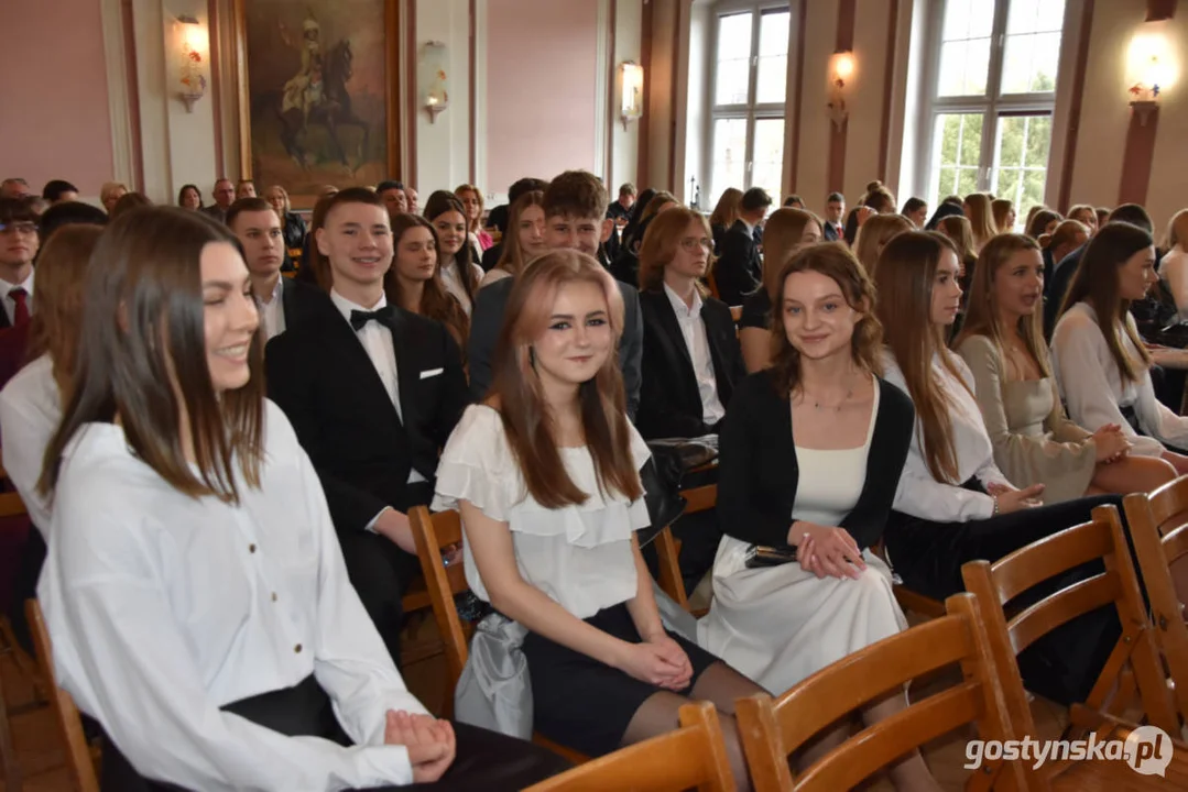 Pożegnanie maturzystów 2024 w Zespole Szkół Ogólnokształcących w Gostyniu