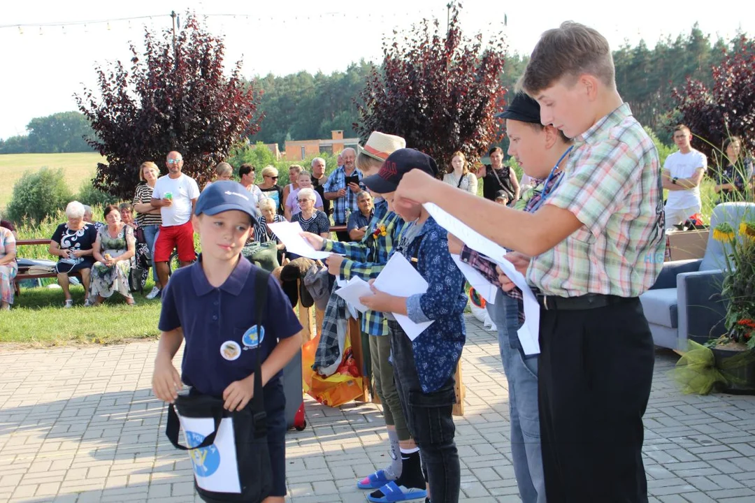 Tłumy na dożynkach wiejskich w Twardowie