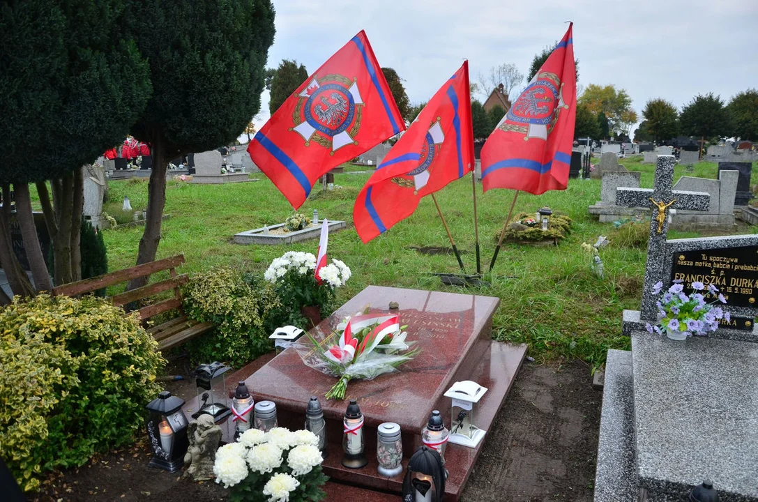 Borek Wlkp. Uroczystość uhonorowania miejsca wiecznego spoczynku Złotym Znakiem Związku OSP RP