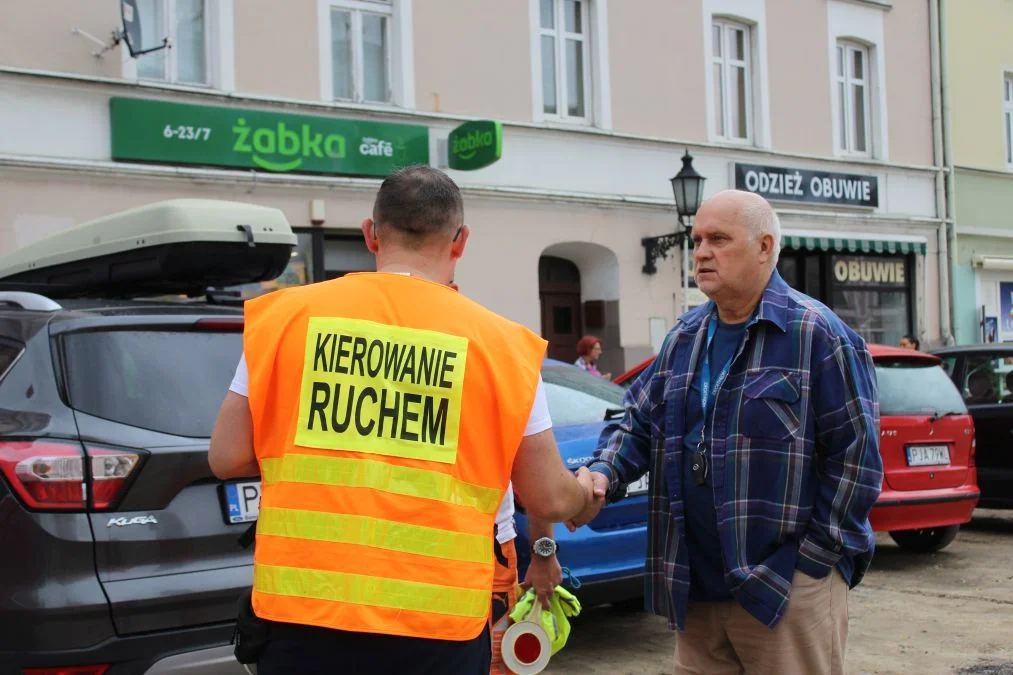 Grupa biało-zielona w drodze z Jarocina na Jasną Górę