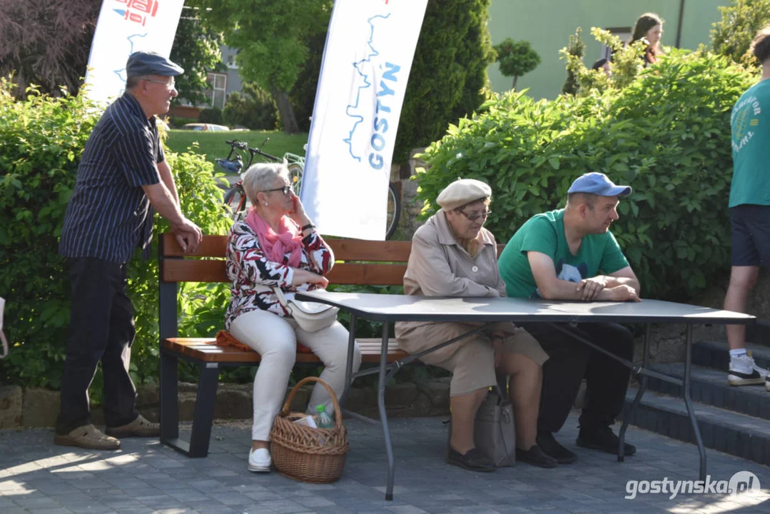 Pierwsze integracyjne gostyńskie grillowanie na tarasie GOK Hutnik