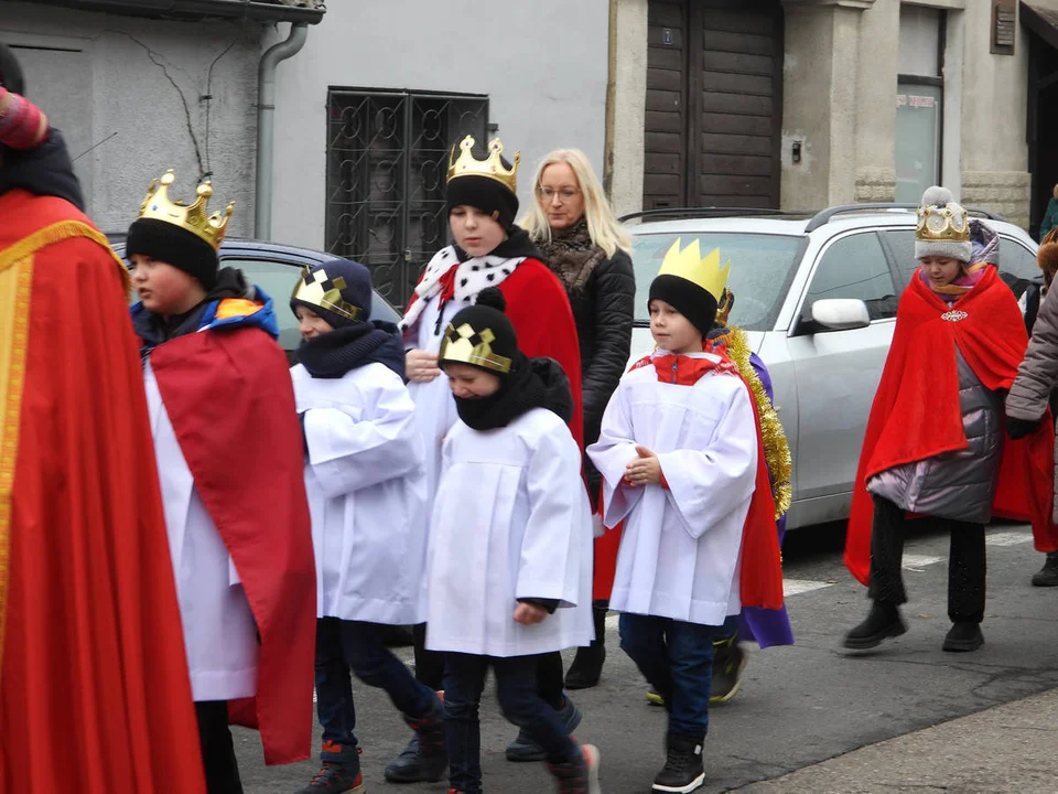 Orszak Trzech Króli i koncert kolęd w kościele w Piaskach Wlkp.