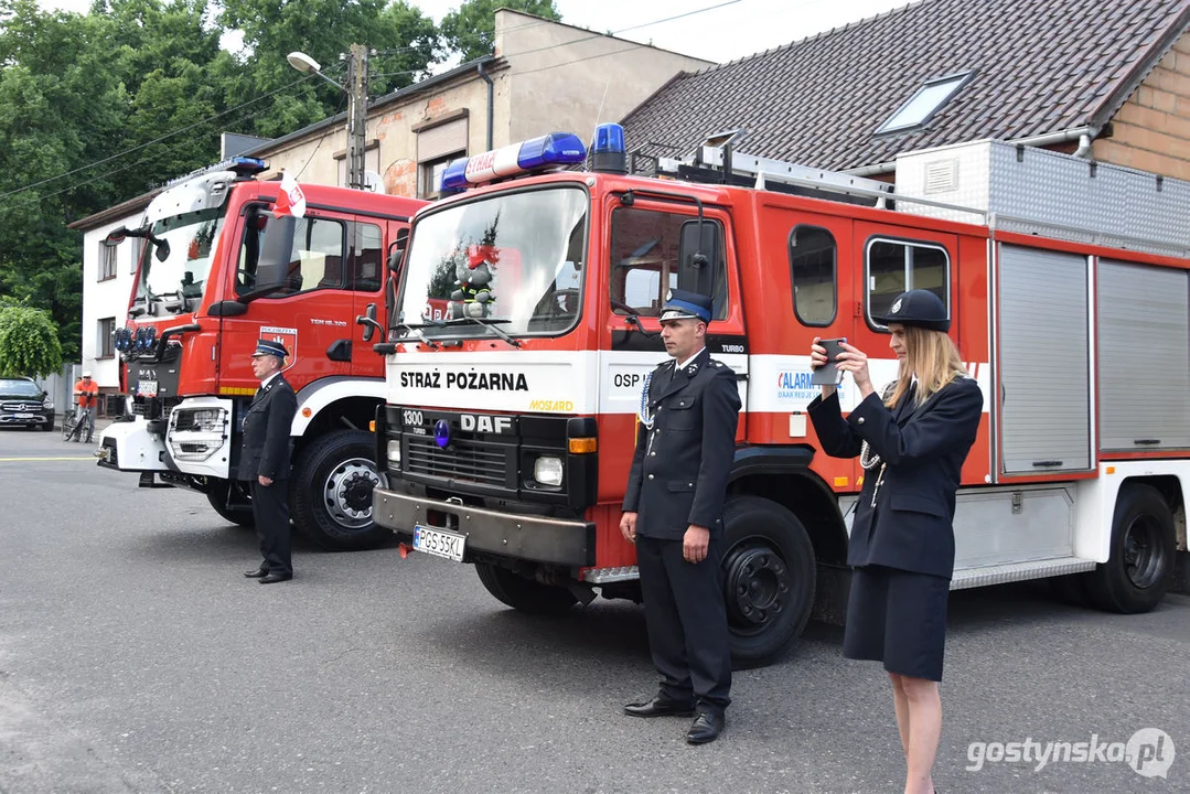 Przekazanie wozu strażackiego dla jednostki OSP w Pogorzeli