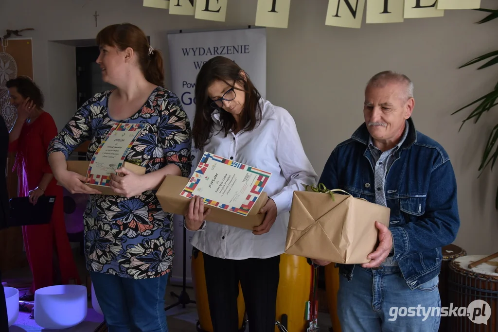 Wystawa prac plastycznych Znane-Nieznane. Stowarzyszenie Nie Sami Krobia