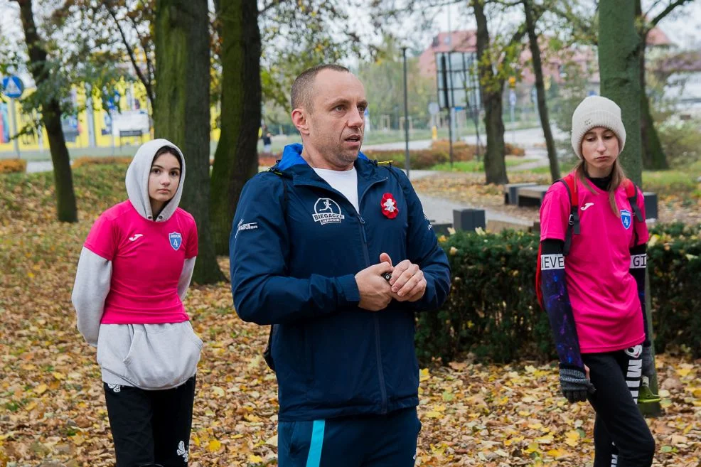 Biegacze Jarocin pobiegli szlakiem pomników poświęconych bohaterom Ziemi Jarocińskiej