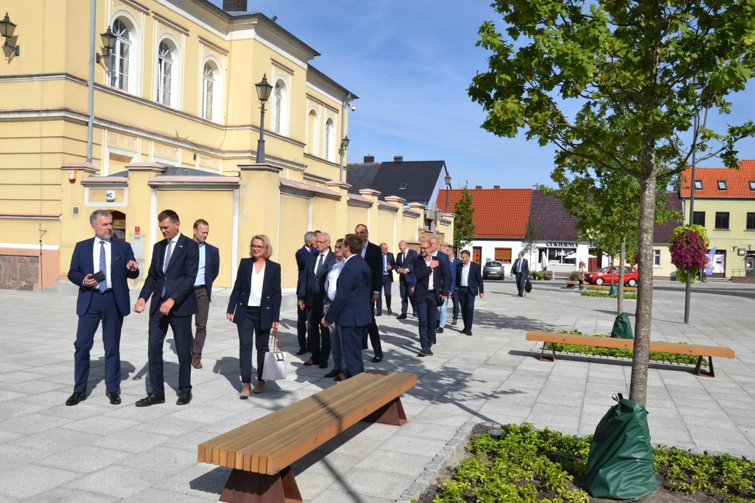 Centrum Krobi po rewitalizacji. Na zakończenie projektu miasto odwiedził Marszałek Województwa Wielkopolskiego