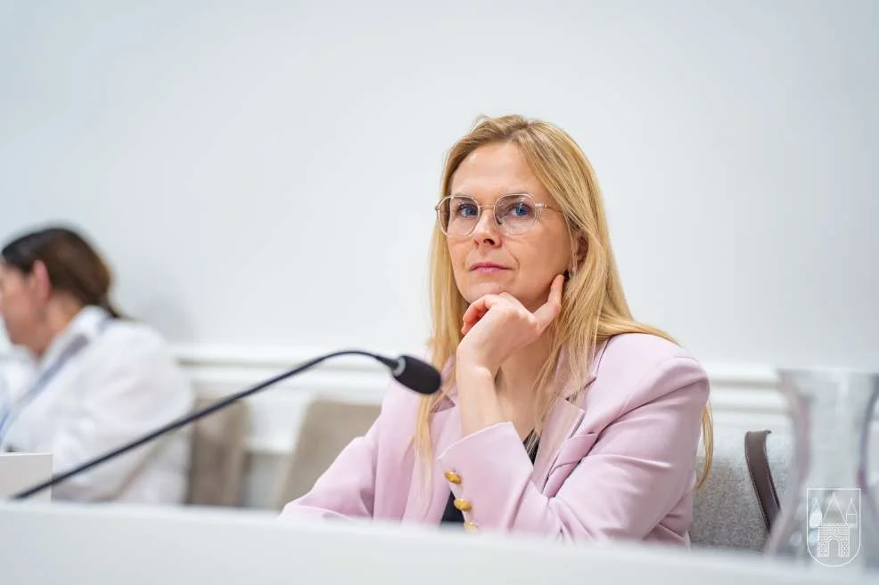 Jarocińscy radni podnieśli wynagrodzenie burmistrza. Ile będzie teraz zarabiała Urszula Wyremblewska-Korzyniewska? [ZDJĘCIA SONDA] - Zdjęcie główne
