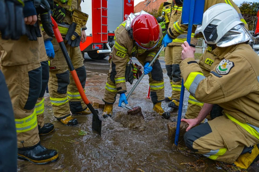 Kolizja samochodu z hydrantem w Witaszycach