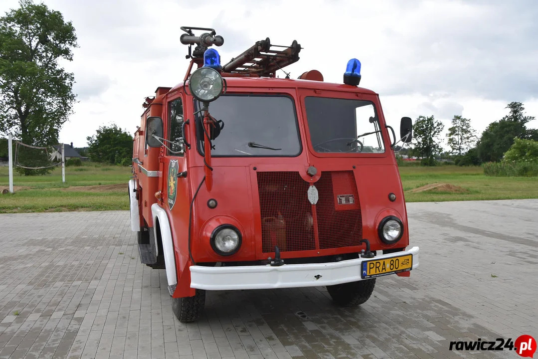 Zabytkowe auto OSP Golinka