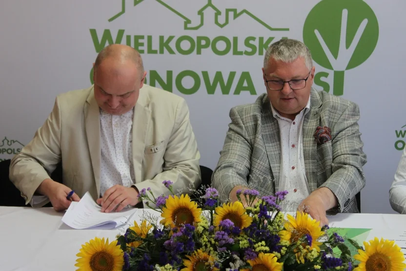 Podpisanie umów w ramach programu Wielkopolska Odnowa Wsi w Wieczynie