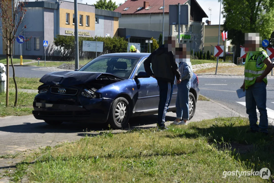 W Krobi samochód osobowy zderzył się z ciężarówką