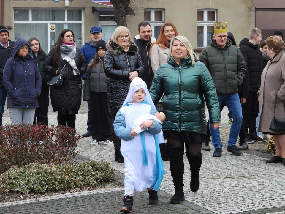 Orszak Trzech Króli i koncert kolęd w kościele w Piaskach Wlkp.