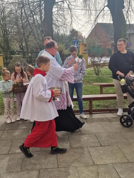 Święcenie potraw w Lutogniewie, Dzierżanowie, Bożacinie i Wróżewach [ZDJĘCIA]