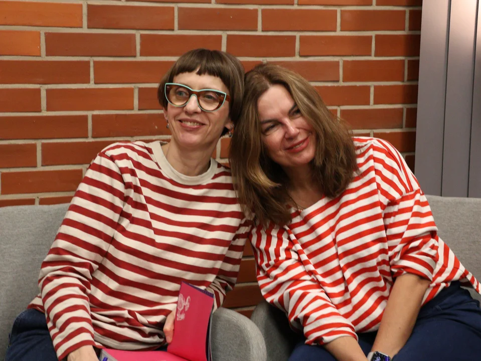 „Jak się starzeć bez godności”, czyli szczerze, odważnie i z humorem o przemijaniu. Znane pisarki gościły w pleszewskiej bibliotece - Zdjęcie główne