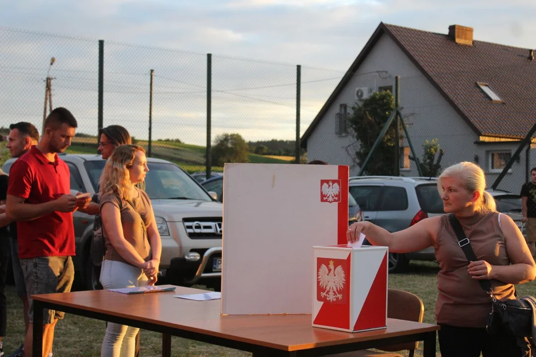 Po trzech tygodniach chciano odwołać sołtyskę Brzóstkowa. Zaskakujący wynik zebrania wiejskiego