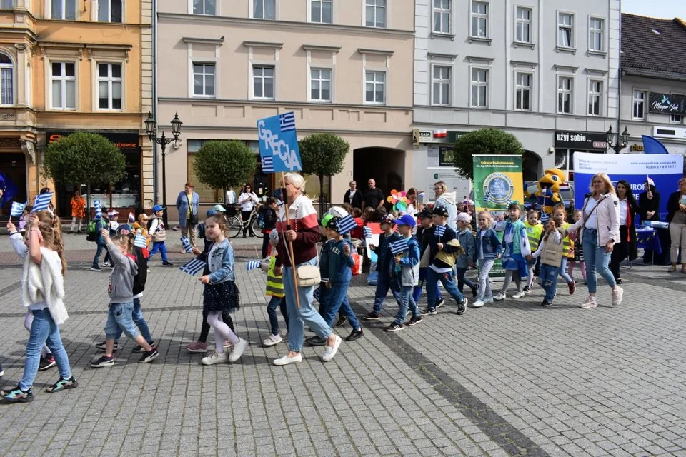 Krotoszyn. Miasteczko europejskie i pochód przedszkolaków