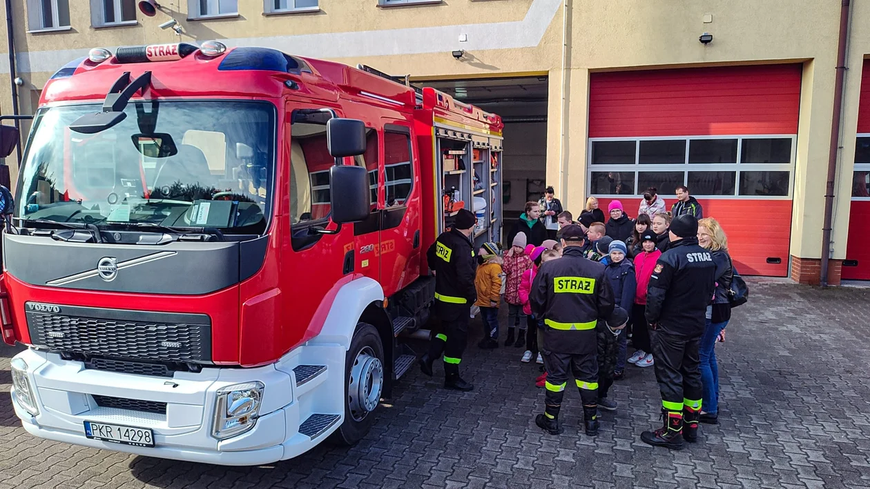 Kuklinów. Młodzi strażacy odwiedzili Komendę Powiatową PSP