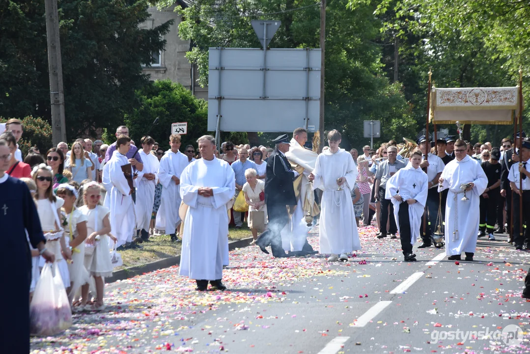 Gostyń - Boże Ciało 2023 - procesja ulicami miasta