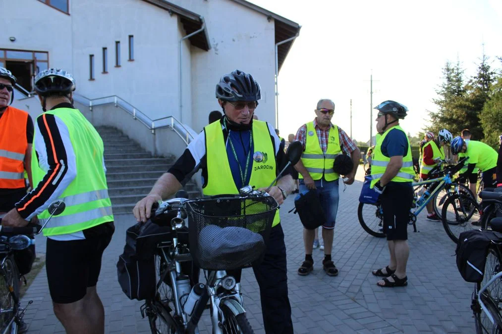 Rowerzyści z Jarocina wyruszyli w drogę na Jasną Górę