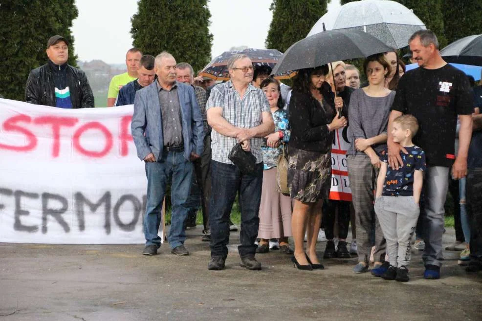 Protest przeciwko budowie ogromnej obowy w Kadziaku