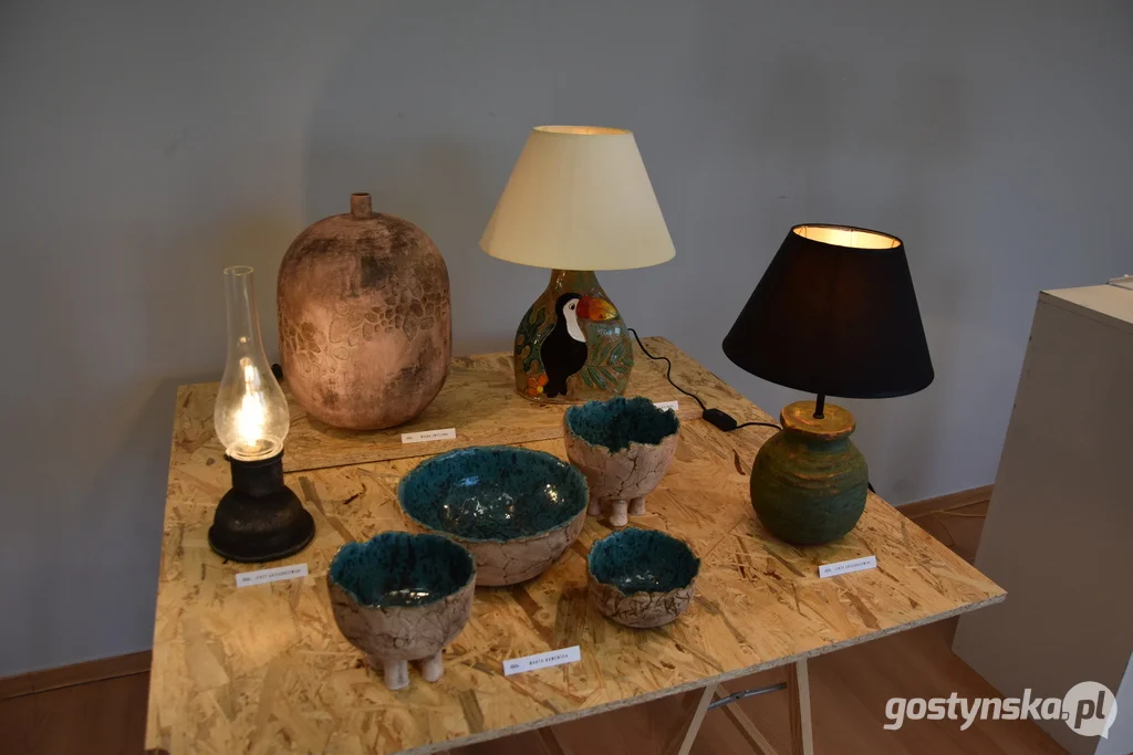 Wernisaż wystawy ceramiki artystycznej w Gostyniu