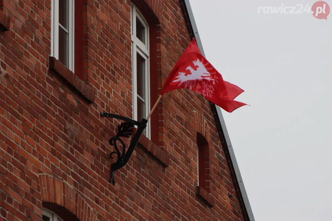 Miejska Górka. Odsłonięcie tablicy pamiątkowej na budynku WTZ