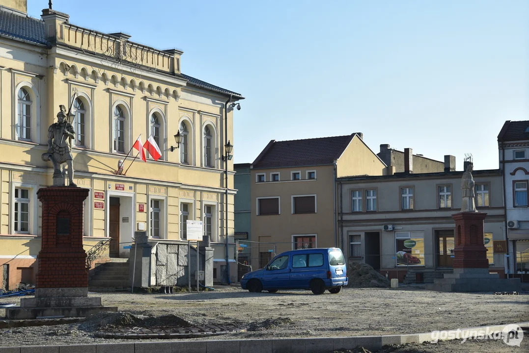 Odbudowa pomnika św. Jana Nepomucena na rynku w Krobi