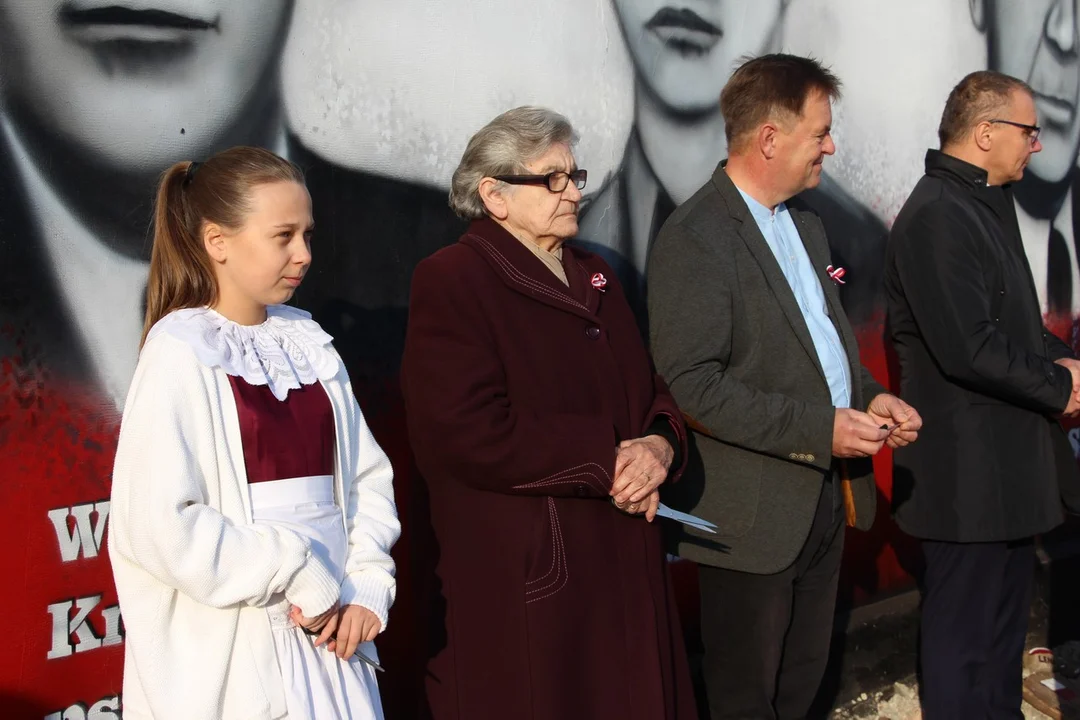 Mural upamiętniający zrzut broni dla Armii Krajowej odsłonięto w Czerminie w ubiegłym roku