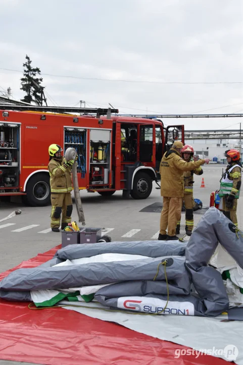 Ćwiczenia zastępów JRG oraz strażaków ochotników w zakładzie przetwórstwa spożywczego Pudliszkach