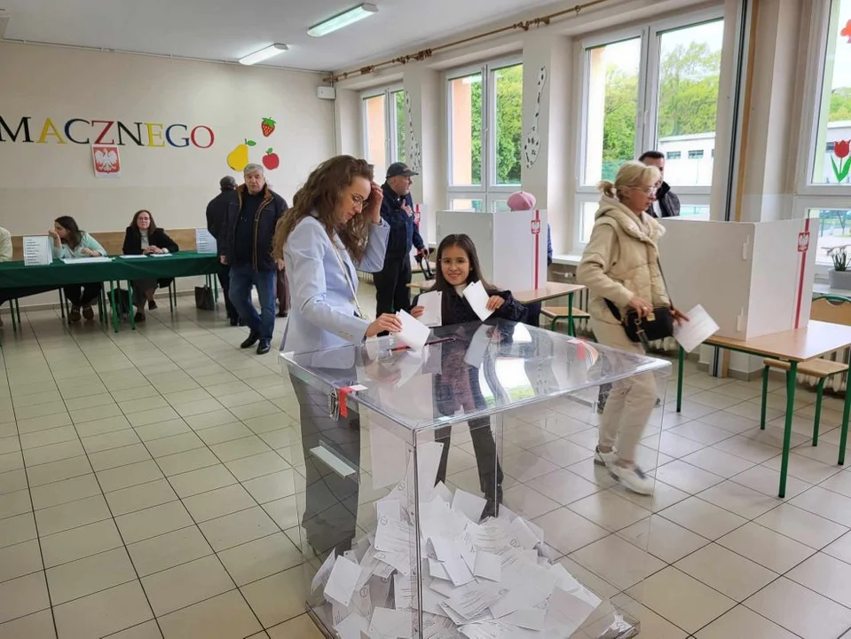 Wybory samorządowe 2024 II tura. Trwa głosowanie w gminach Jarocin i Kotlin - Zdjęcie główne