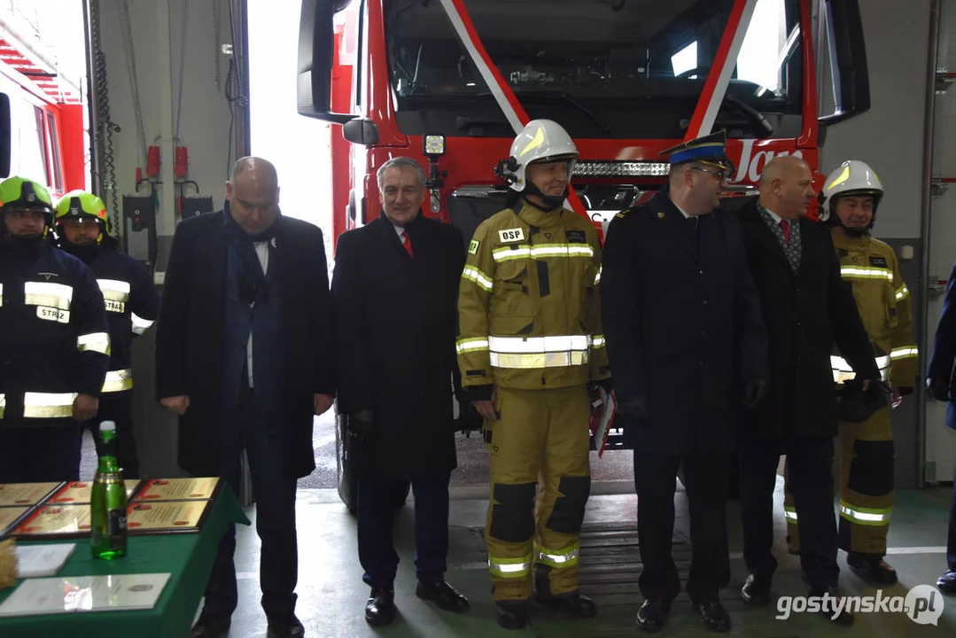 "Ochrzczono" nowy samochód strażacki dla OSP Borek Wlkp. Otrzymał imię "Jan"