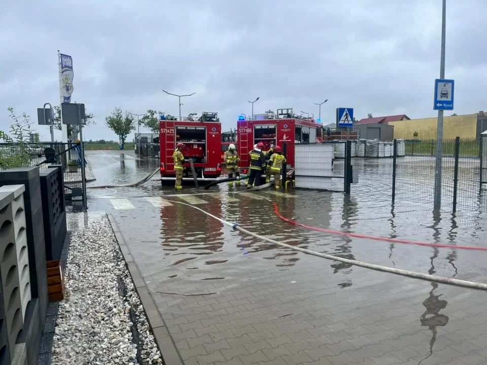Blisko 450 interwencji strażaków w Wielkopolsce. Wszystko z powodu ulewnego deszczu