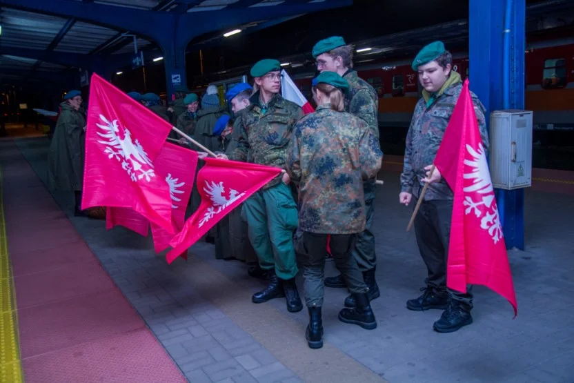 "Obudzić śpiących". Akcja na dworcu  kolejowym w Jarocinie