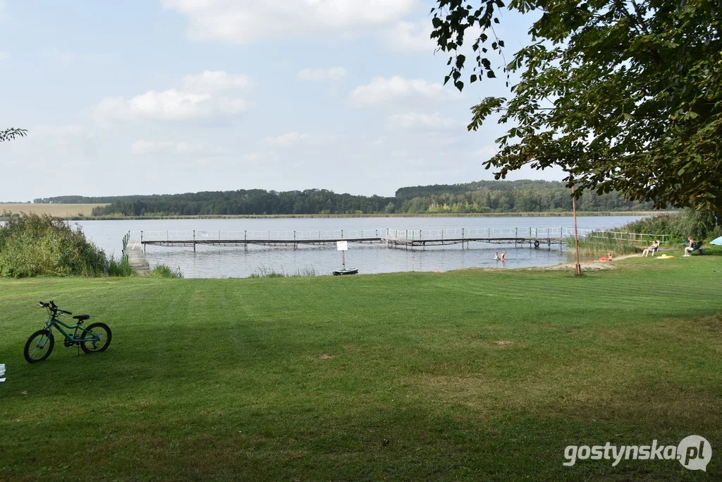 Gostyńska plaża nad jeziorem w Dolsku