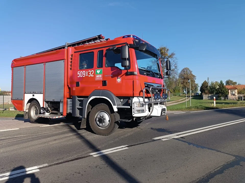 Dziadkowo. Audi uderzyło w śmieciarkę