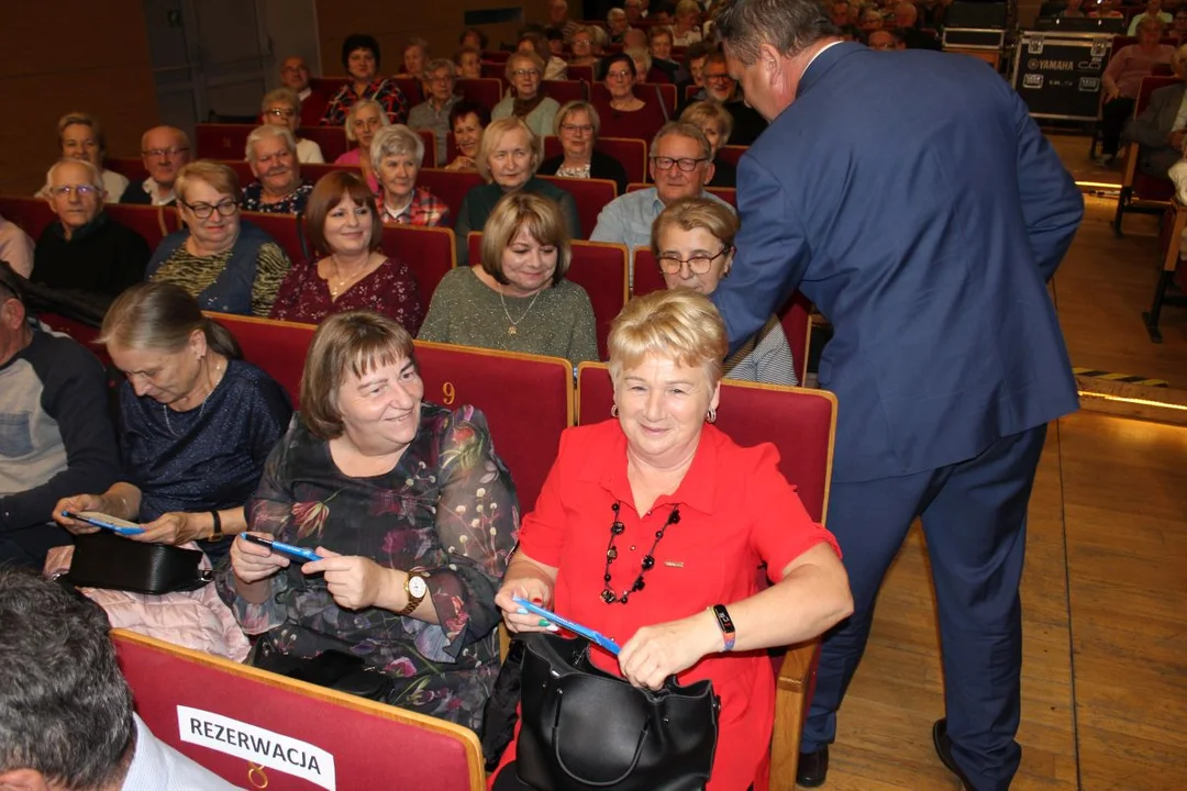 Andrzej Rosiewicz na występie z okazji 7. rocznicy działalności Domu Dziennego Senior+ w Jarocinie