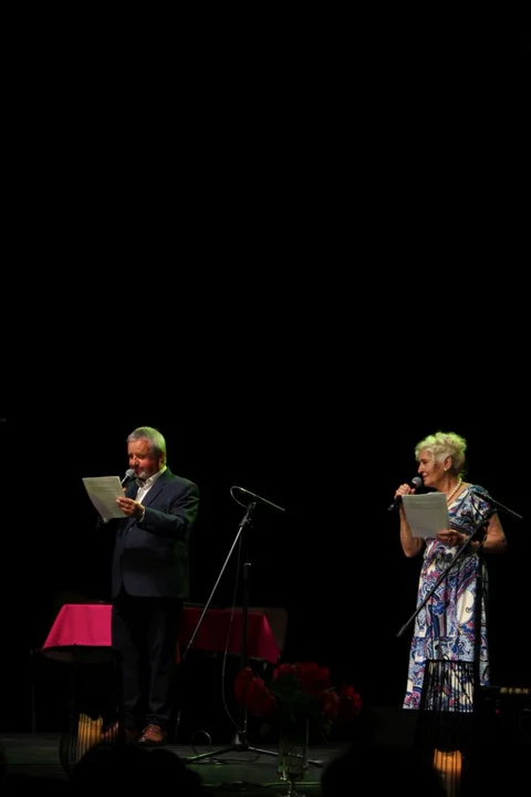 Koncert w JOK-u prowadzili Zofia Tołstołucka, szefowa klubu „Jarocino” oraz Kasper Ekert, dyrygent chóru Barwickiego.