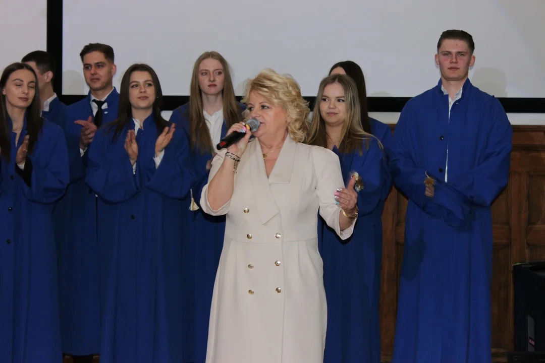 Absolwenci pleszewskiego liceum odebrali świadectwa ukończenia szkoły